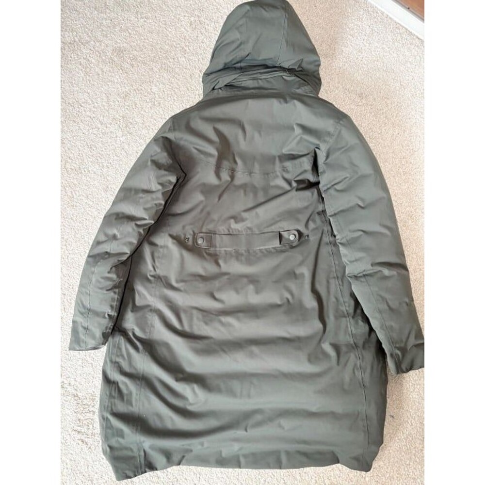 Nau Women's Parka Jacket with detachable hood. - Picture 2 of 4
